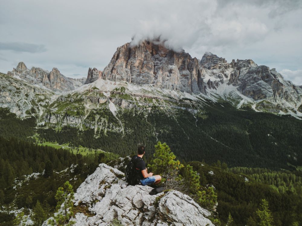 vistas a la montaña en dolomitas